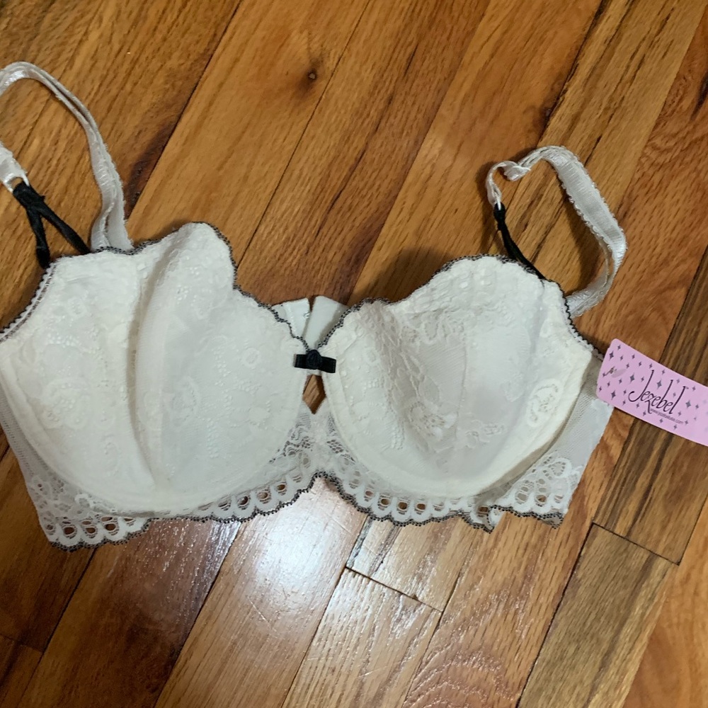 Jezebel Edgy Girl Contour Bra